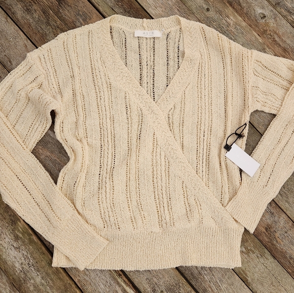 Astr wrap front pointella knit cream sweater top size large W-575 - Picture 4 of 9